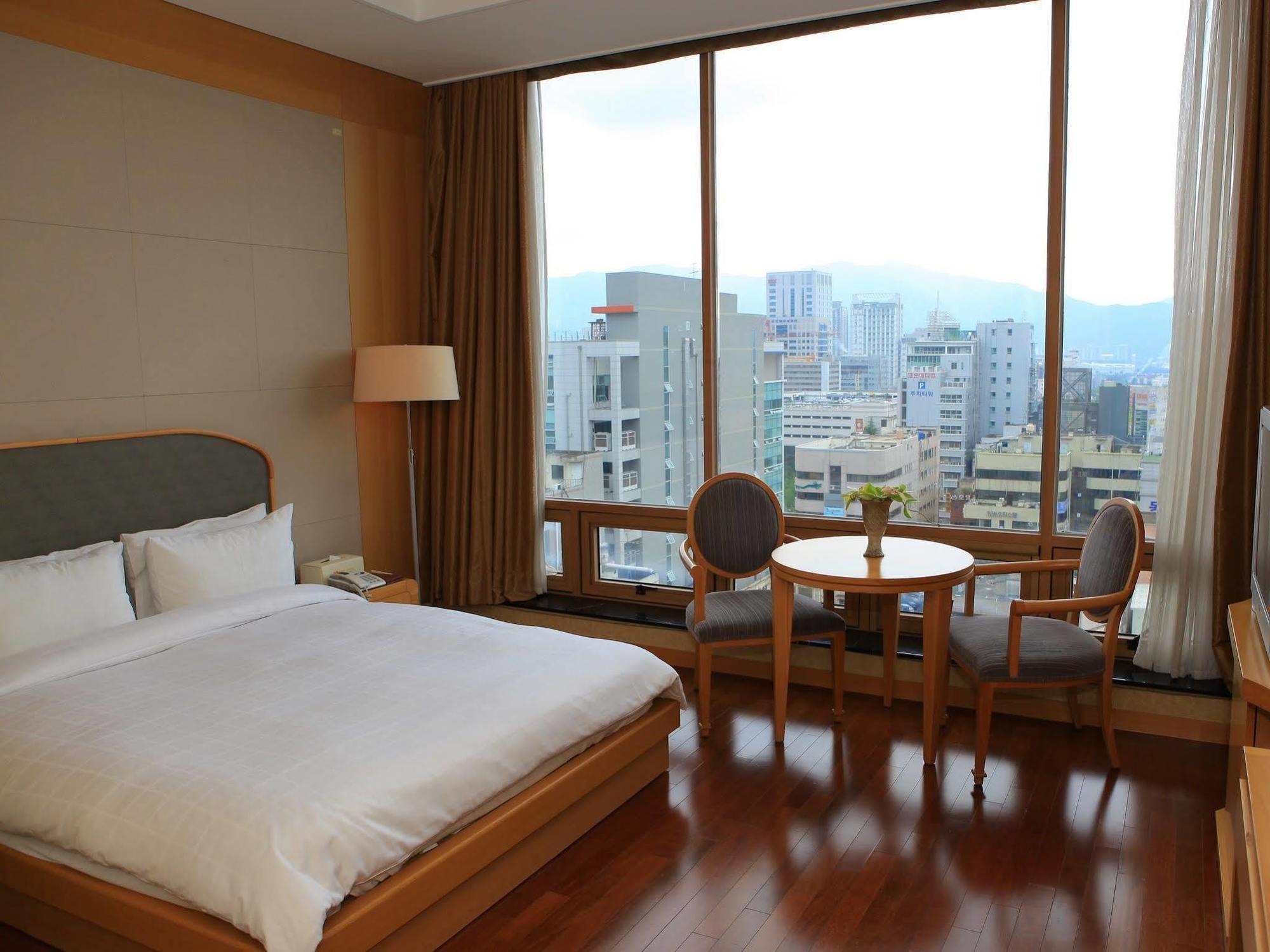 Hotel Avenue Changwon Exterior foto